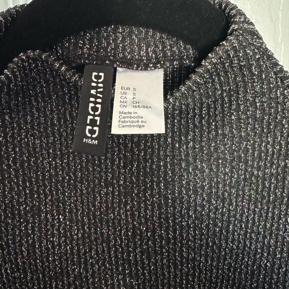 H&M Black & Silver Ribbed Turtleneck Sleeveless Top – Size Small - Picture 5 of 5